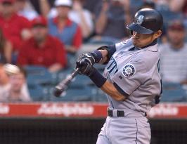 Ichiro goes 2-for-4 against Angels